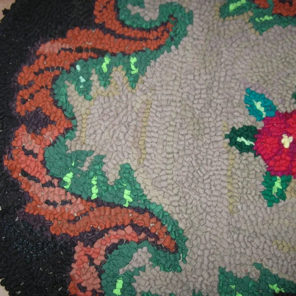 ANTIQUE HAND MADE LOOP HOOK FLORAL FLOWERS RUG 31